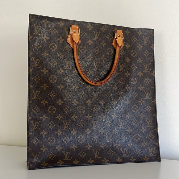 GORGEOUS EUC Louis Vuitton Monagram Sac Plat! Classic tote for everyday! - Picture 2 of 16